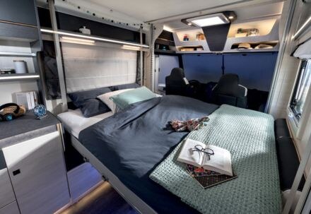 Drop-down bed motorhome - 4-seater semi-integrated