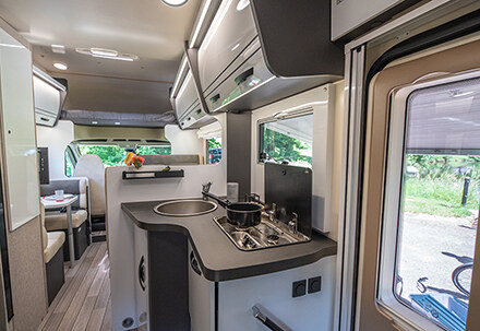 Coachbuilt Rv Rent a 6-seater coachbuilt motorhome - Evasia