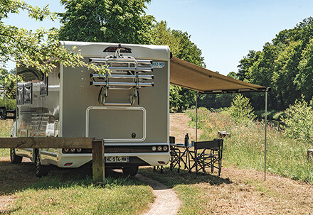 Rent a 4-seater semi-integrated motorhome with transverse bed