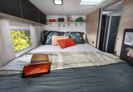 Rent a 4-seater semi-integrated motorhome with transverse bed